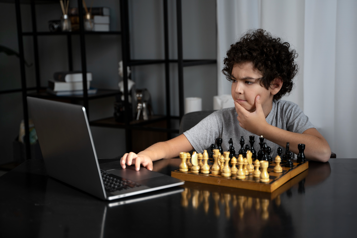 Online vs Offline Chess Coaching: What’s Best for You?